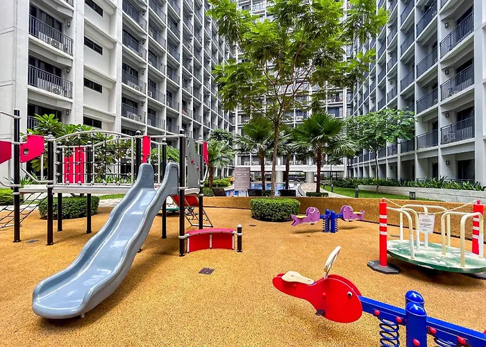 3 Condos*8 Beds*3 Bathrooms*3 Kitchens*4 Pools*@ Shore2 Moa Apartment *